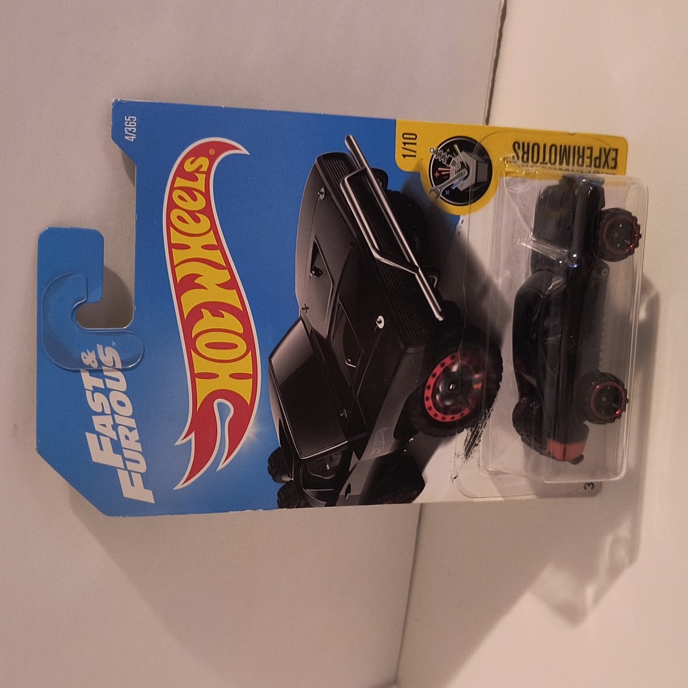 D1 Hot Wheels 70 Dodge Charger with shipping protector